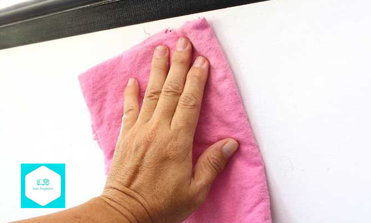 ابزار برای تمیز کردن پرده نمایش