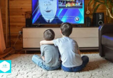 پروژکتور برای چشم بهتره یا تلویزیون؟