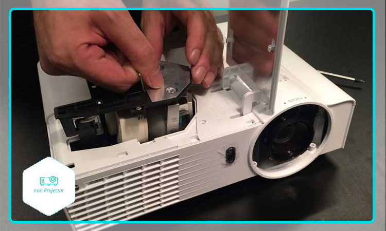 تفاوت قیمت پروژکتور LED، لیزری و لامپی